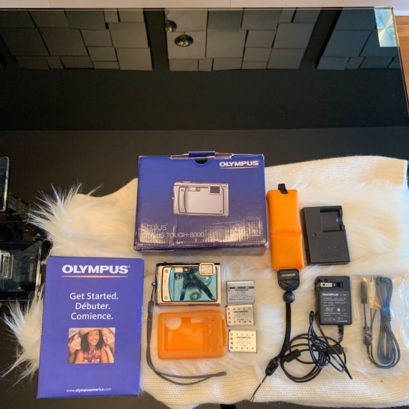 OLYMPUS 12 Megapixel Digital Camera - Picture 6 of 6